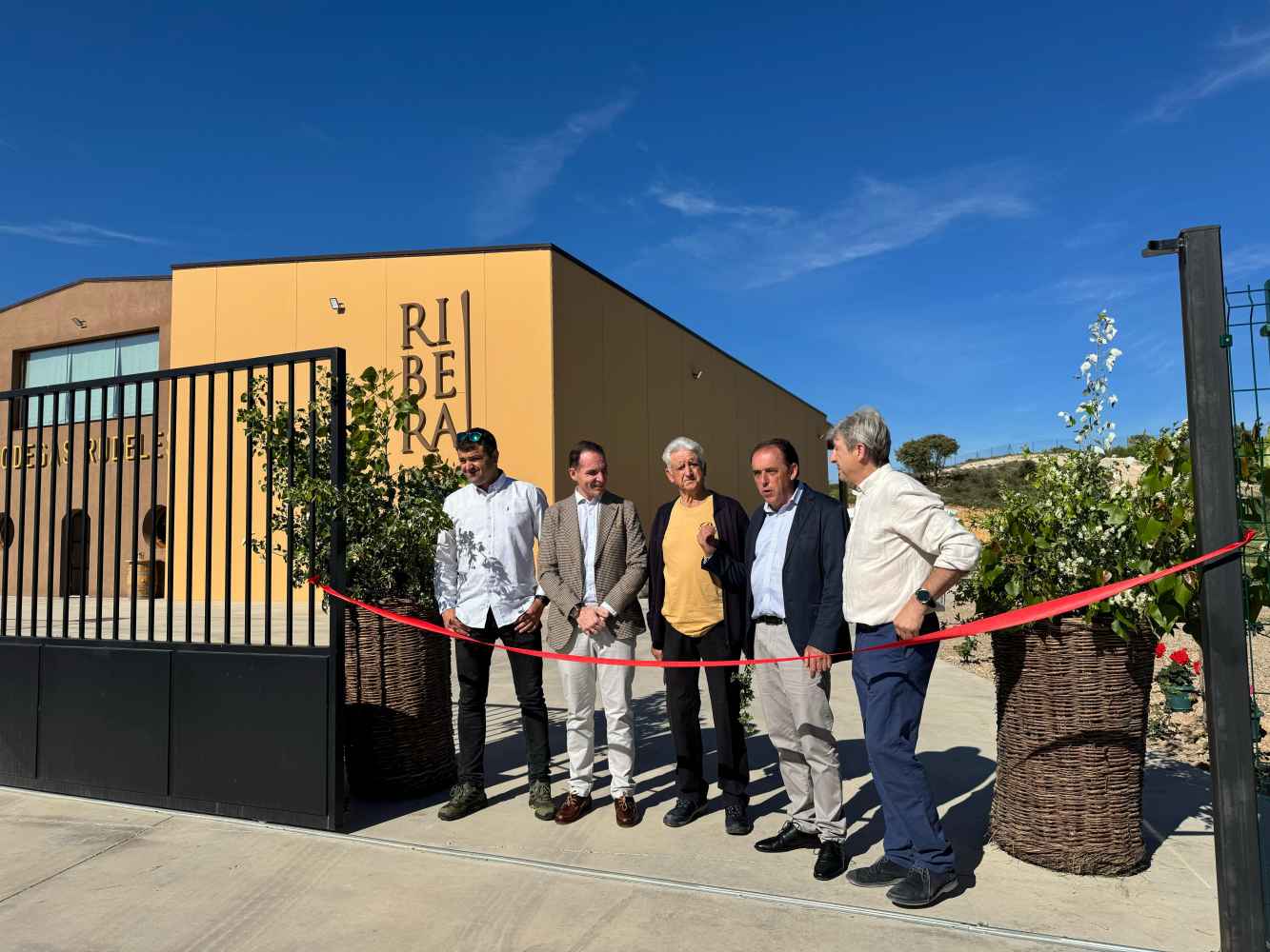 Rudeles estrena sus nueva bodega, para perpetuar la tradición familiar Rudeles estrena sus nueva bodega, para perpetuar la tradición familiar