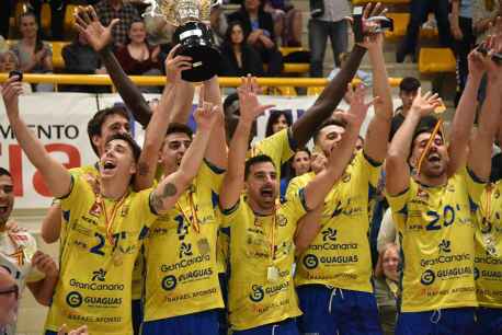 C.V. Guaguas, campeón de la Superliga; Grupo Herce Soria, subcampeón