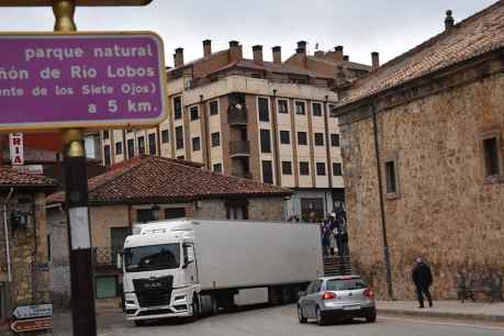 San Leonardo clama por una variante de población