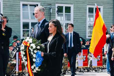 Los Reyes asisten a conmemoración del 80º aniversario de liberación del Campo de Concentración de Mauthausen