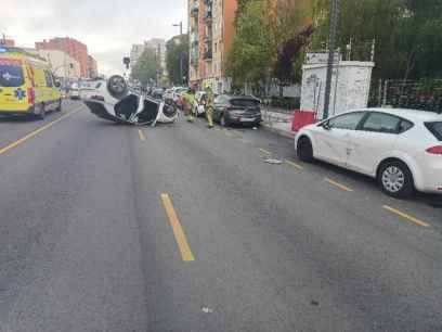 Vuelca un vehículo en la remodelada avenida de Valladolid, en Soria Vuelca un vehículo en la remodelada avenida de Valladolid, en Soria
