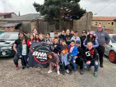 La escudería Bnnoracing visita el colegio de Duruelo de la Sierra