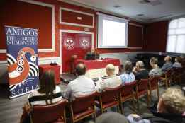 Eusebio Dohijo expone singularidad de necrópolis de Taniñe y Suellacabras