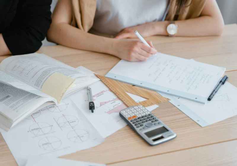 Las trabas burocráticas cuestan 548 millones a los autónomos de Castilla y León