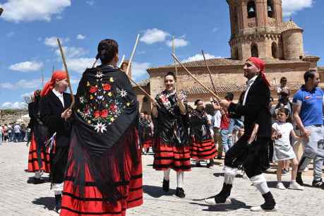 Los danzantes en la fiesta del Zarrón, en Almazán