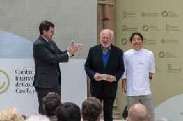 Mañueco ensalza el potencial gastronómico de Castilla y León como motor turístico 