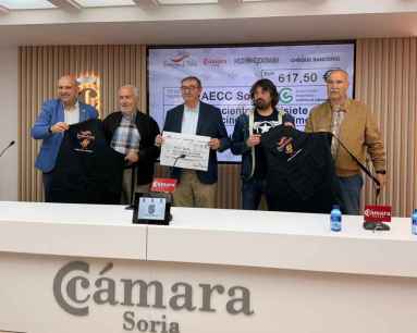 Torrezno de Soria entrega recaudación del Delantal Solidario a AECC Torrezno de Soria entrega recaudación del Delantal Solidario a AECC