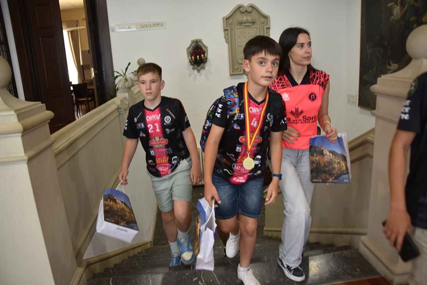 Ayuntamiento y Diputación de Soria homenajean al campeón de España alevín de voleibol