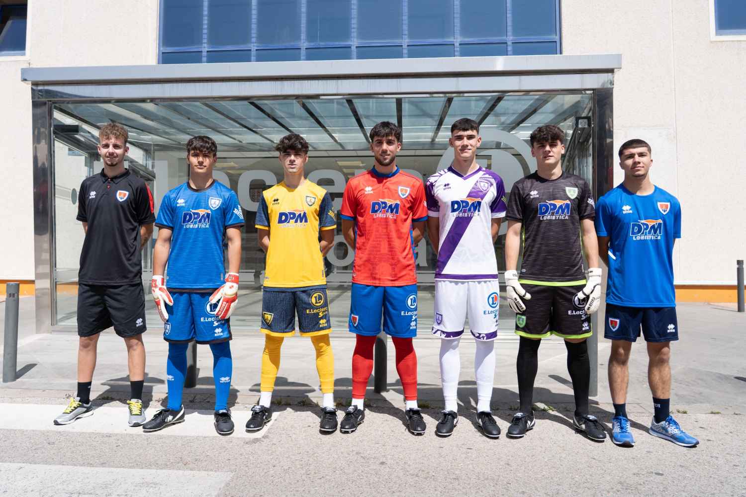El Numancia presenta sus equipaciones para temporada 2025-26