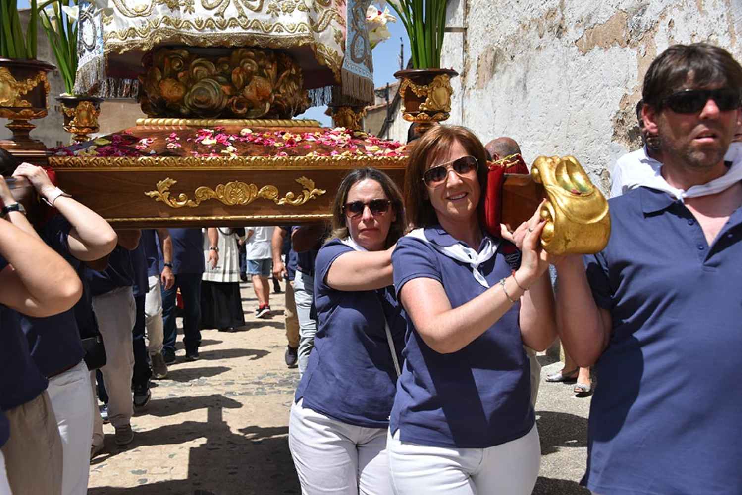 Ágreda procesiona a la Virgen de los Milagros