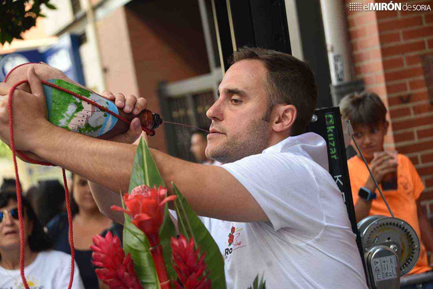 Una bota de vino alcanza los 2.200 euros en la subasta de los Agés