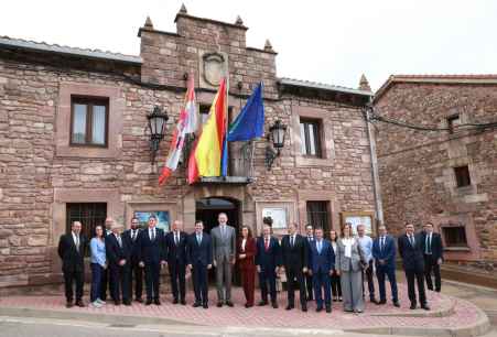 Mañueco destaca municipalismo como seña de identidad de Castilla y León