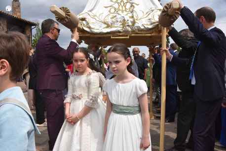 Los olvegueños demuestran su devoción a la Virgen de Olmacedo