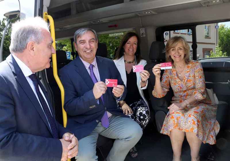 La Junta instala 377 paradas inteligentes del transporte público en toda la Comunidad