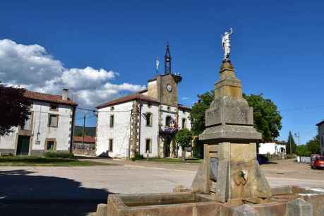 Sotillo del Rincón, a los piés de la Sierra Cebollera y la de Carcaña