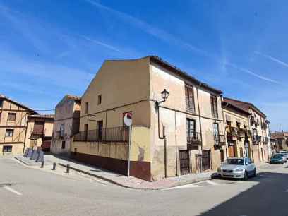 El Ayuntamiento burgense quiere adquirir casa para mejorar visibilidad en calle Rodrigo Yusto El Ayuntamiento burgense quiere adquirir casa para mejorar visibilidad en calle Rodrigo Yusto