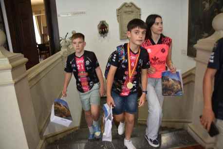 Ayuntamiento y Diputación de Soria homenajean al campeón de España alevín de voleibol
