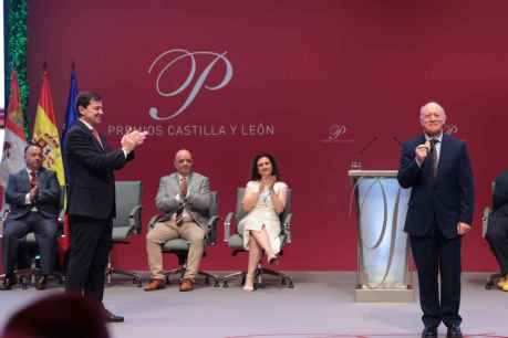 Mañueco subraya fortaleza de Castilla y León como tierra integradora y con talento