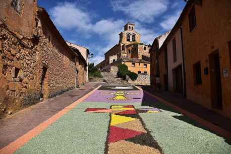 San Esteban de Gormaz luce sus alfombras florales en el Corpus Christi