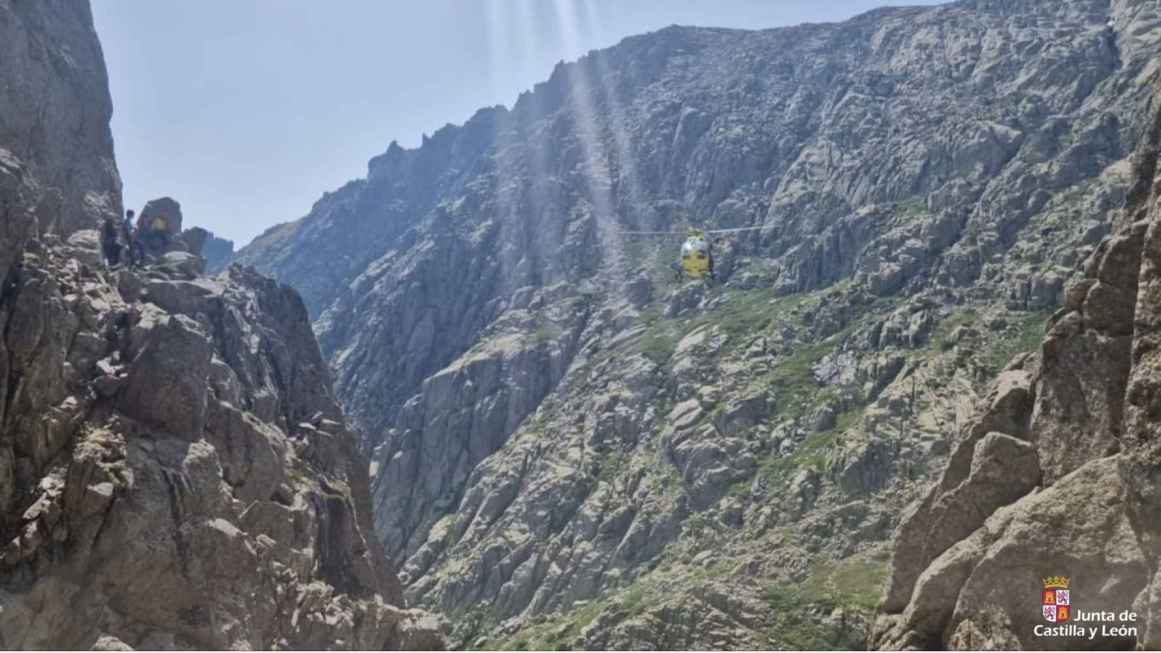 Fallece un escalador tras caer 150 metros en Los Galayos, en Gredos
