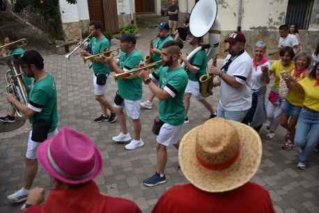 Ronda de peñas con la charanga Strapalucio en las fiestas de San Juan, en San Pedro Manrique