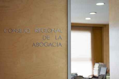 El CACYL apoya a abogada expedientada por no acudir a juicio en Soria por riesgo en el embarazo 