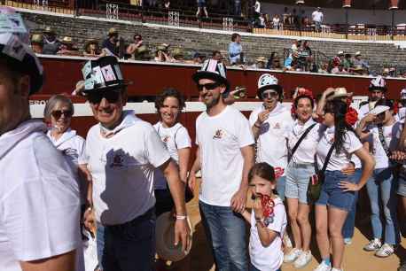 Las doce cuadrillas de San Juan disfrutan del Viernes de Toros, en Soria