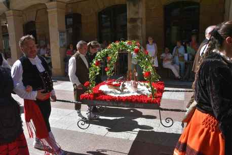 Desfile de las cuadrillas con sus calderas en Soria, en las fiestas de San Juan (I)
