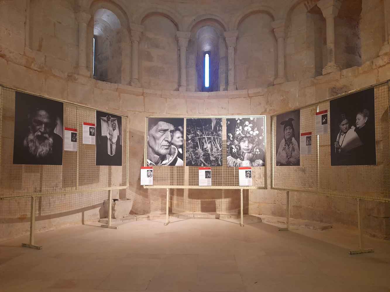 Pascual Marín inaugura exposición "Paisajes Humanos" en Almazán