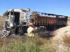 Bomberos de Diputación sofocan incendio de camión en Berlanga de Duero
