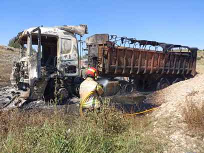 Bomberos de Diputación sofocan incendio de camión en Berlanga de Duero Bomberos de Diputación sofocan incendio de camión en Berlanga de Duero