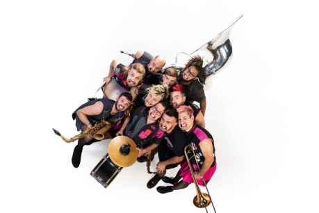 La charanga Artistas del Gremio regresa a Velilla de los Ajos La charanga Artistas del Gremio regresa a Velilla de los Ajos