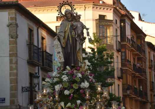 Soria procesiona a la Virgen del Carmen
