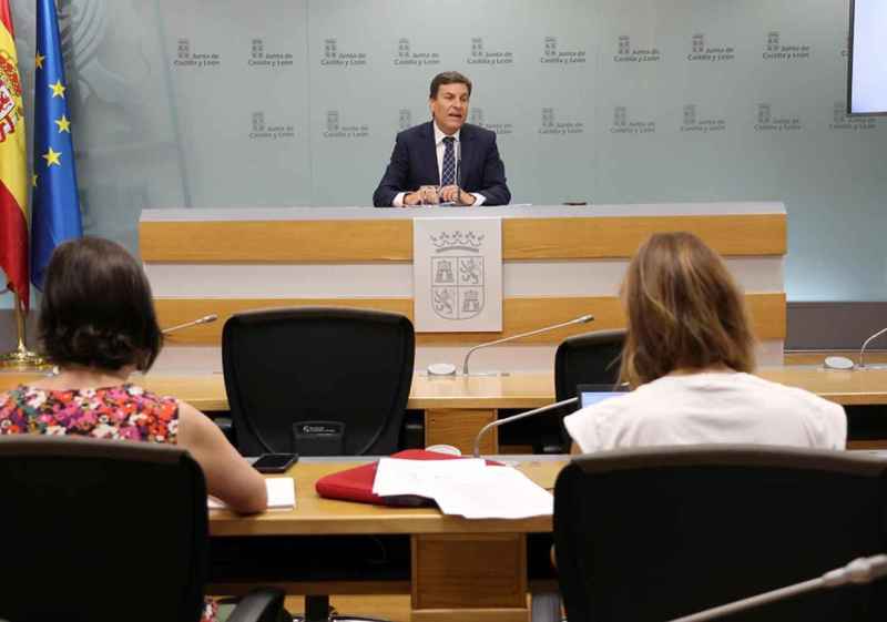 La Junta dota de pantallas digitales a sus centros de día para promover envejecimiento activo