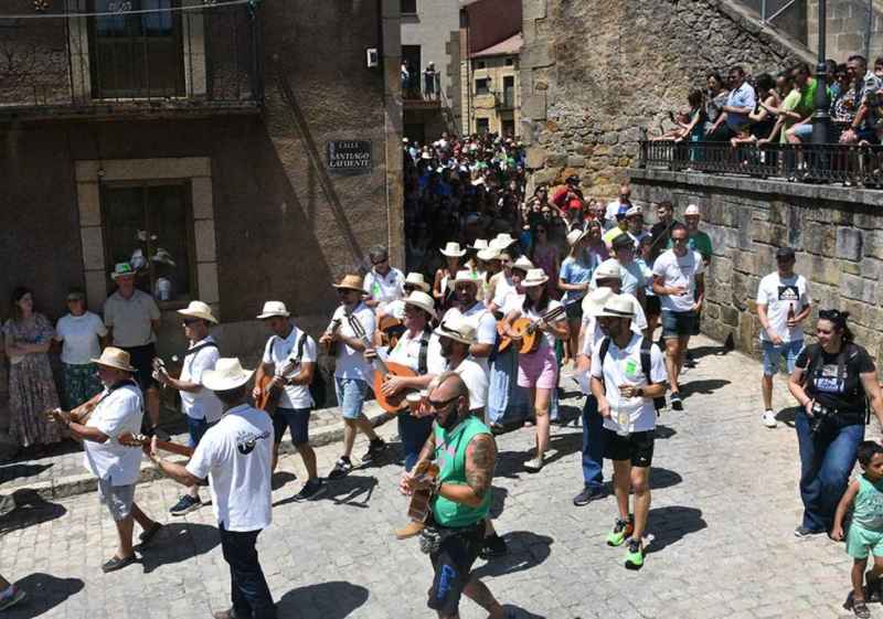 Duruelo de la Sierra disfruta de su ronda popular