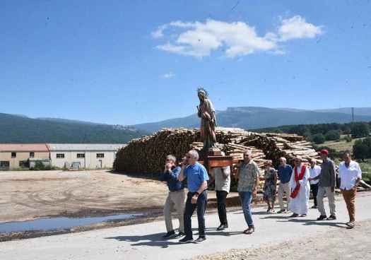 Duruelo de la Sierra procesiona a Santa Marina