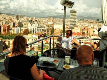 OCU advierte contra malas prácticas y abusos en algunos bares y restaurantes