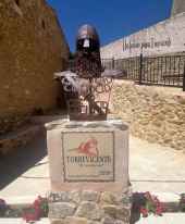 Torrevicente luce ya la escultura en forja dedicada al Cid Campeador