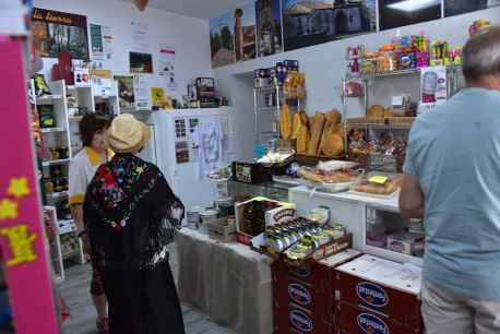 Panadería-Alimentación Sanz garantiza productos básicos durante el año en Almarza