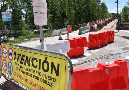 Nuevo cierre al tráfico del puente medieval de Almazán, en su rehabilitación