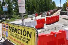 Nuevo cierre al tráfico del puente medieval de Almazán, en su rehabilitación