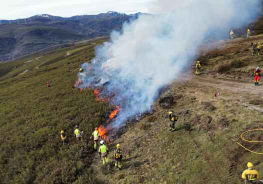 Perímetro de seguridad en incendio forestal de Cuevas del Valle