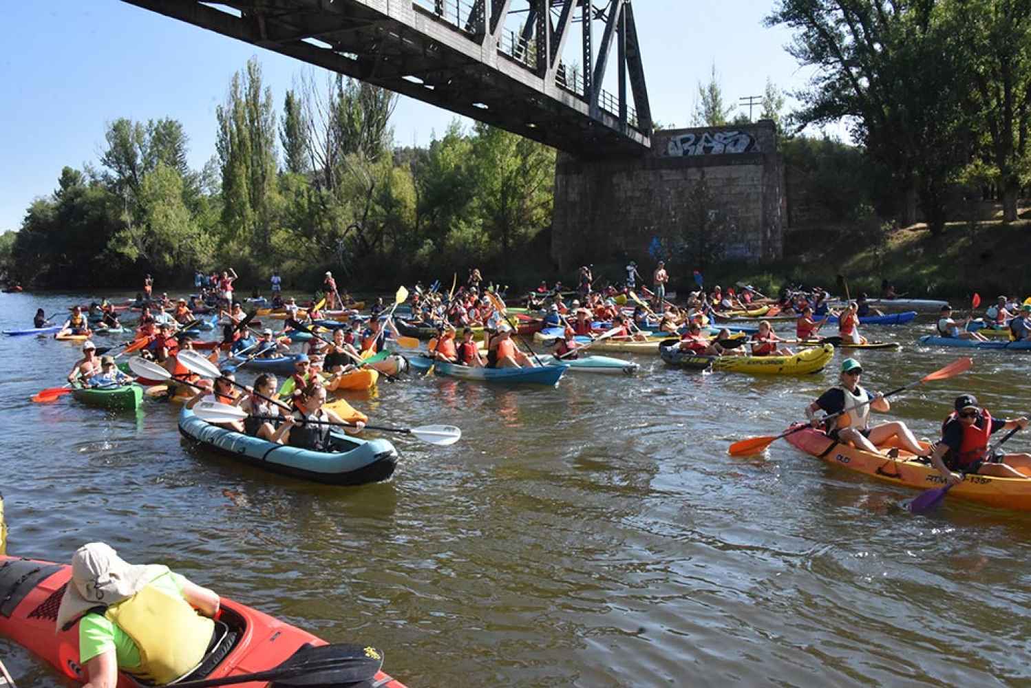 La travesia del Duero entre Soria y Los Rábanos cumple su XXII edición