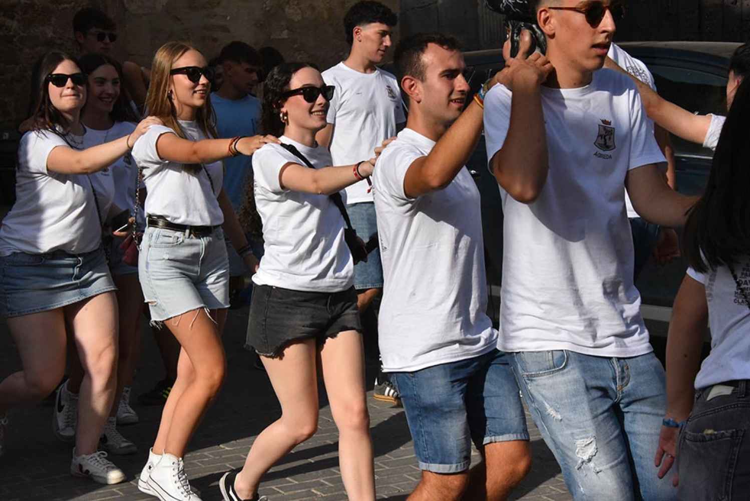 La juventud de Ágreda, con su mascota el gallo Roque, inicia sus fiestas