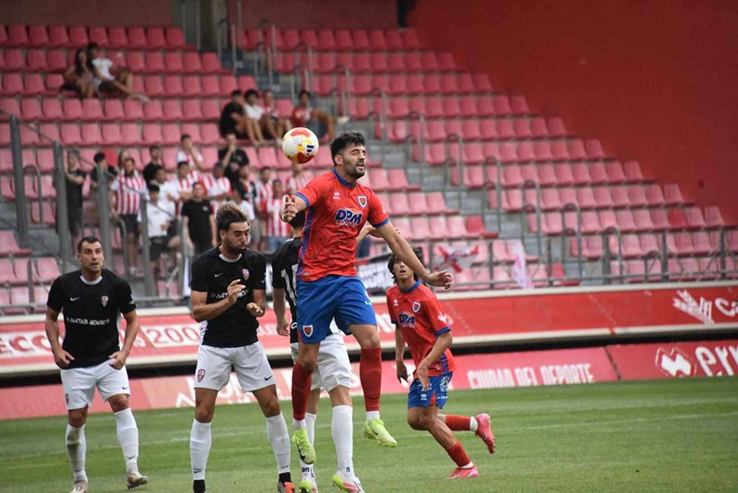 El Numancia 2025-26 se presenta ante su afición en Los Pajaritos