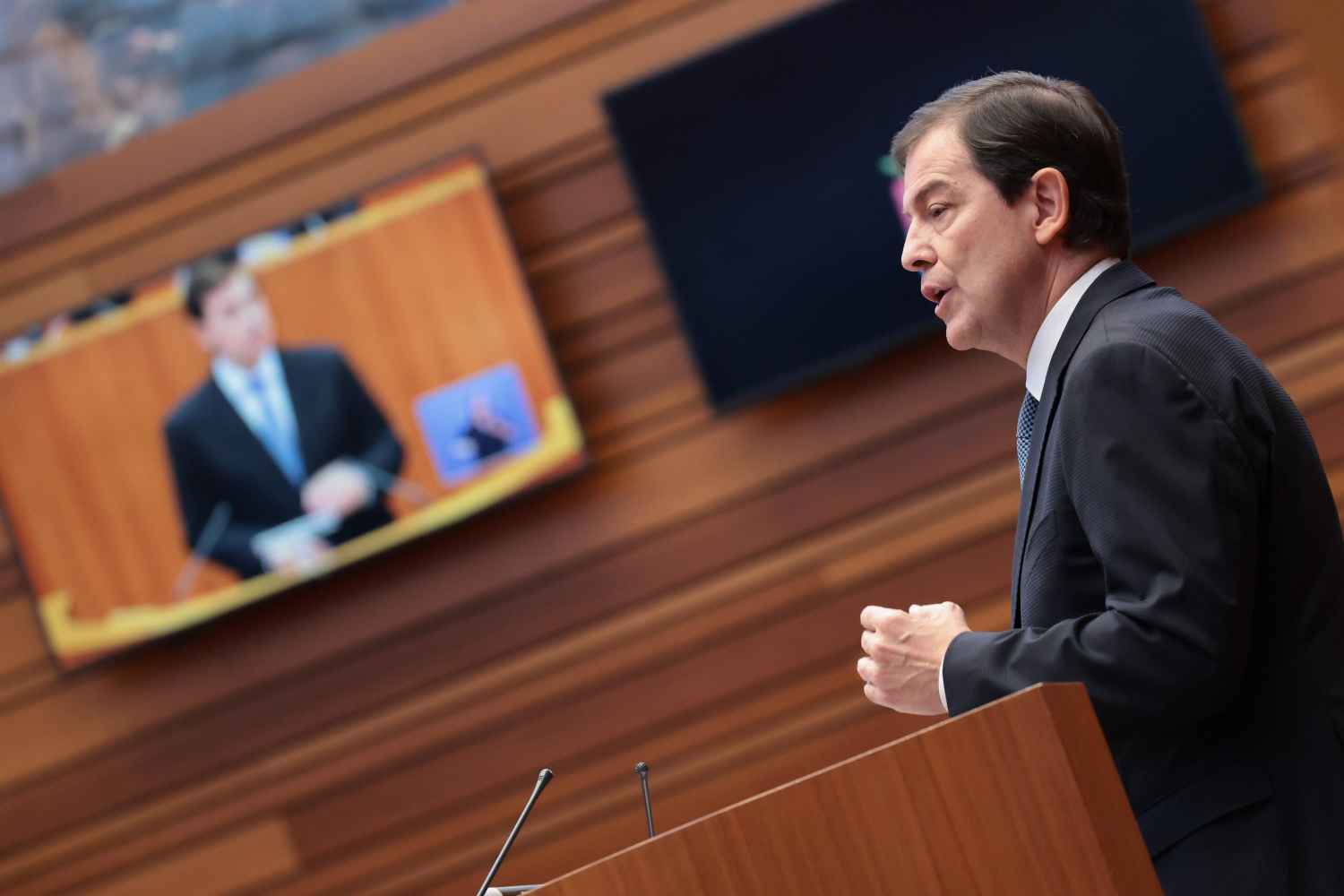 Mañueco anuncia "extenso" diálogo con sectores implicados para mejorar prevención de incendios forestales