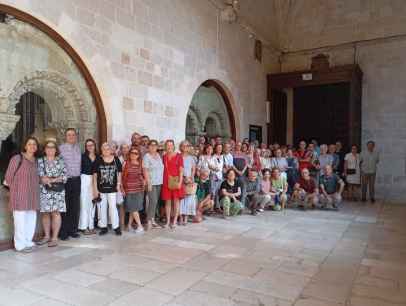 Visita de los alumnos de Universidad Santa Catalina a exposición en catedral de Burgos