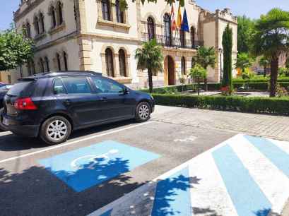 El Burgo dispone de 25 plazas de aparcamiento para personas con movilidad reducida
