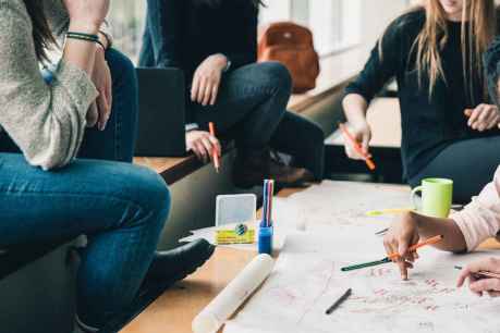 La Junta refuerza autoempleo juvenil con más ayudas para proyectos