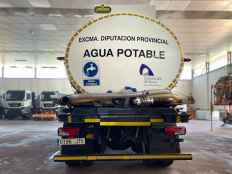 Los camiones cisterna de Diputación reparten medio millón de litros de agua en agosto